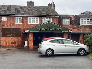 Vista frontal de la propiedad