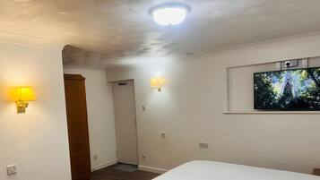 Comfort Double Room, Courtyard View | Desk, iron/ironing board, free WiFi
