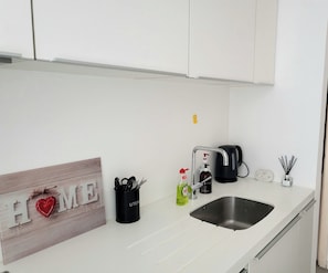Comfort Apartment, City View | Private kitchen