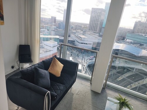 Cityscape Apartment in Rotunda Bham