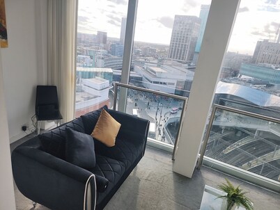 Cityscape Apartment in Rotunda Bham
