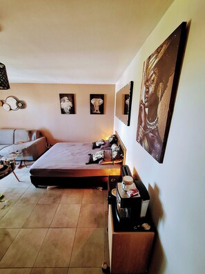 1 habitación, tabla de planchar con plancha, wifi gratis y ropa de cama 