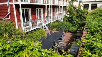 تناول الطعام بالخارج