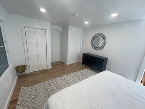 1 bedroom, desk, iron/ironing board, WiFi