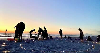 NEW! 2 blocks to the beach, Walk to local restaurants, bars, cafes, Balcony, Grill, Desk, Exercise Bike