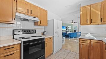 冰箱、微波炉、烤箱、炉灶