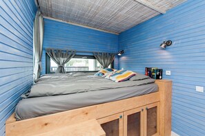 3 chambres, fer et planche à repasser, Wi-Fi, draps fournis