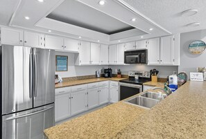 冰箱、微波炉、烤箱、炉灶