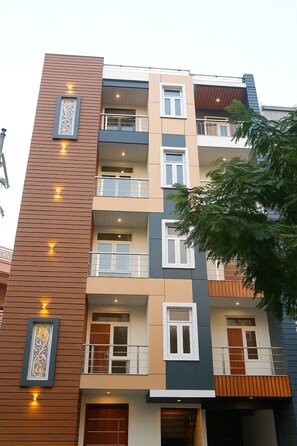 Front of property - Let'stay- Sector-70 Noida (Noida)