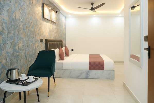 Deluxe Studio | Iron/ironing board, free WiFi, bed sheets