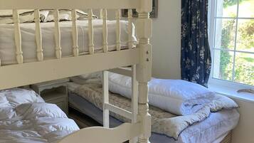 3 bedrooms, WiFi, bed sheets