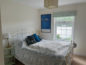 3 bedrooms, WiFi, bed sheets - 3-bedroom Terraced cottage in Millbrook with Estuary views (Millbrook)