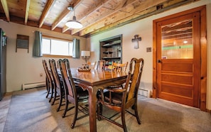 Dining - Cornerstone Escape - Robin Vacation Rentals (Benton)