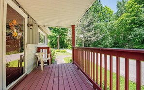 Terrace/patio - Cornerstone Escape - Robin Vacation Rentals (Benton)