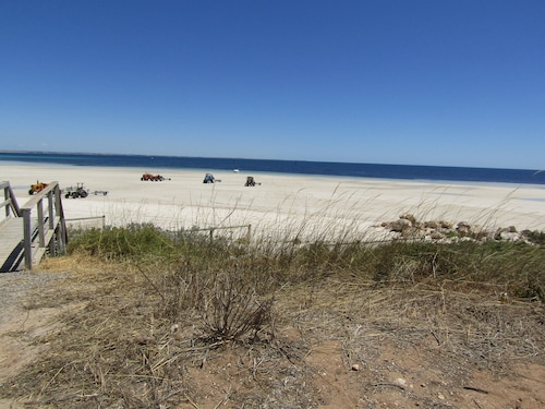 Haven at Hardwicke-Absolute beachfront! Off Peak Special!