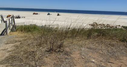 Haven at Hardwicke-Absolute beachfront! Off Peak Special!