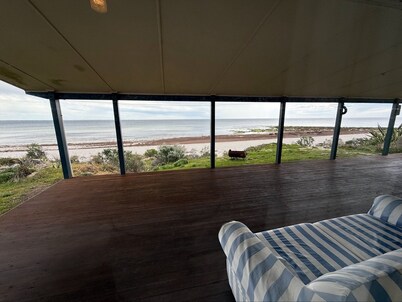 Haven at Hardwicke-Absolute beachfront! Off Peak Special!