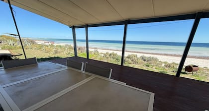 Haven at Hardwicke-Absolute beachfront! pool table! Off Peak Special!