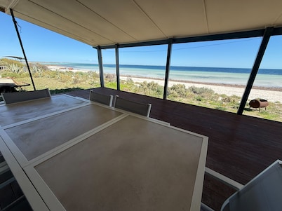 Haven at Hardwicke-Absolute beachfront! pool table! Off Peak Special!