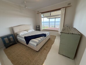 4 bedrooms, iron/ironing board, free WiFi
