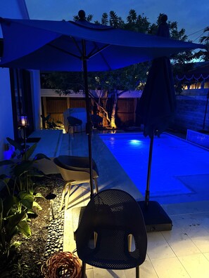 Lämmitetty uima-allas