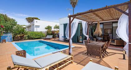 Anana Binisafua Villa With a Pool by the sea