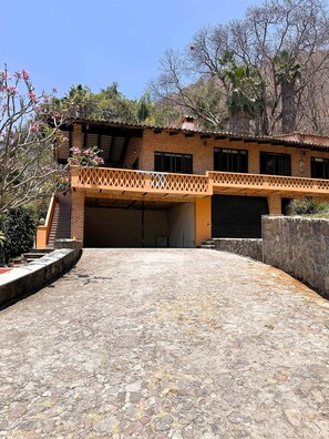 Villa | 4 bedrooms, Internet