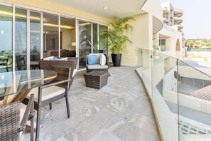 2 عدّة غرف نوم وخدمة الإنترنت