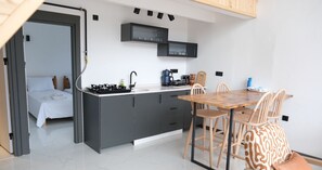 Cookware/dishes/utensils