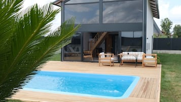Superior-Villa, 2 Schlafzimmer, Terrasse, Buchtblick | Wohnbereich
