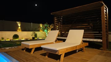 Vila superior, 2 quartos, varanda, vista para a baía | Área de estar