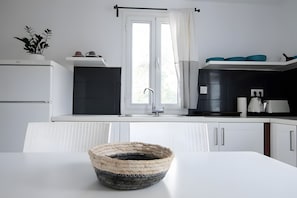 Refrigerador, horno, placa de cocina, cafetera/tetera