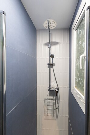 Shower, hair dryer, towels - La casita de pescadores by Concept Flats (Valencia)