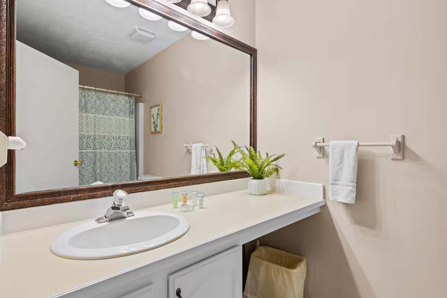 Stadtwohnung, Buchtblick | Badezimmer