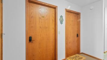 Nhà liên kế, quang cảnh vịnh | Bàn ủi/dụng cụ ủi quần áo, truy cập Internet không dây miễn phí