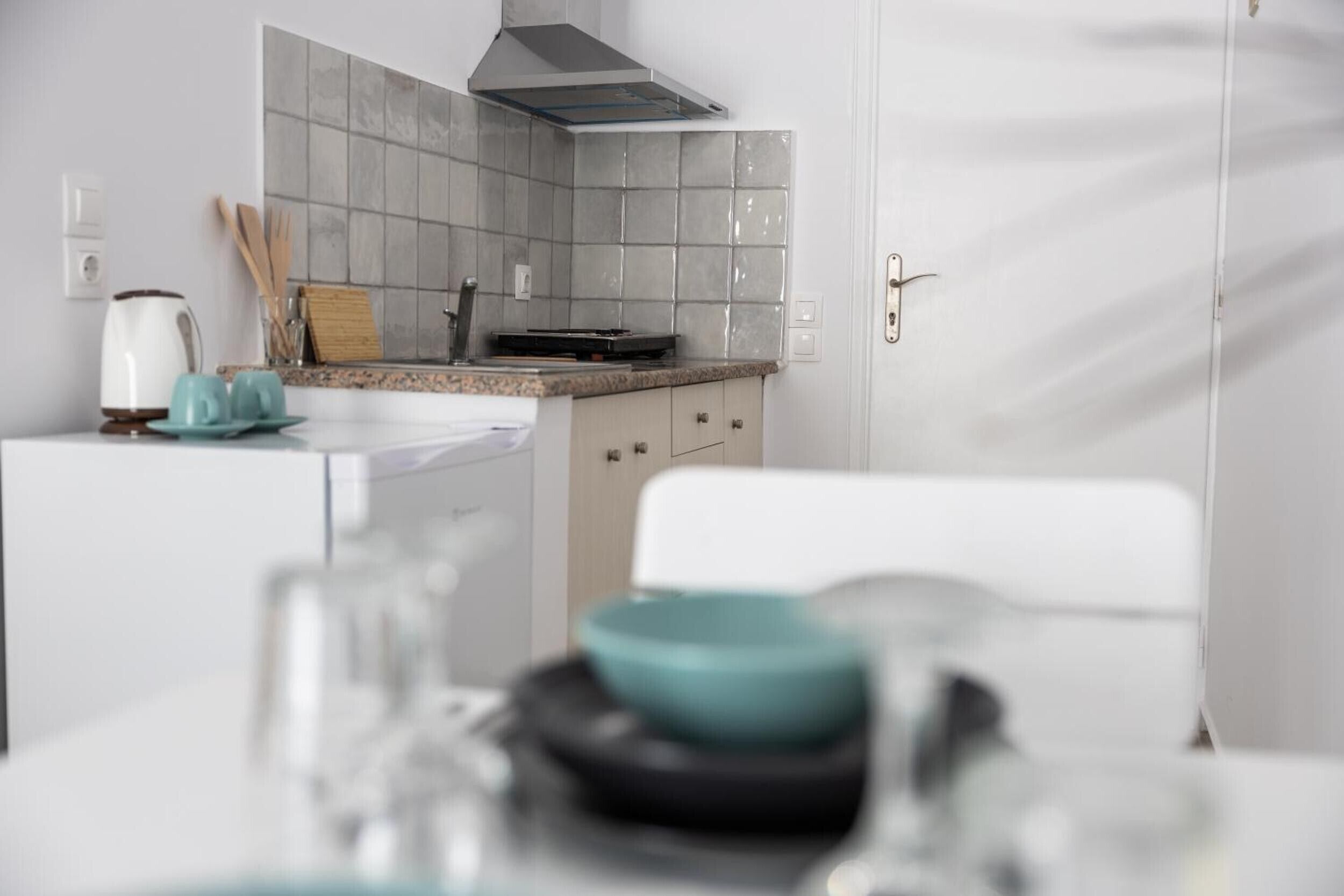 Fridge, stovetop, electric kettle, cookware/dishes/utensils