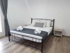 WiFi, bed sheets