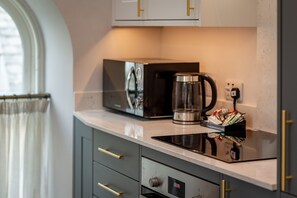 Refrigerador, microondas, horno, lavavajillas