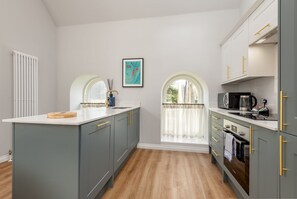 Fridge, microwave, oven, dishwasher - Skye Sands | St Mary’s Gardens (No 5) (St Andrews)