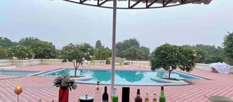 Hi5 Stays Farm Gurgaon w/Huge Pool/PetLoving/Party