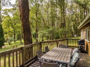 Outdoor dining - Settle @ Sawmill: 3 BR, 1 BA Cottage in Sawmill Settlement, Sleeps 6 (Sawmill Settlement)