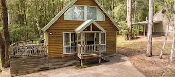 Settle @ Sawmill: 3 BR, 1 BA Cottage in Sawmill Settlement, Sleeps 6