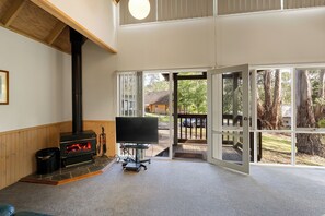 Interior - Settle @ Sawmill: 3 BR, 1 BA Cottage in Sawmill Settlement, Sleeps 6 (Sawmill Settlement)