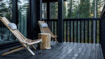 Deluxe-huvila, näköala pihalle | Parveke