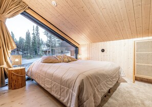 Deluxe-huvila, näköala pihalle | Kannettavalle tietokoneelle sopiva työtila, silitysrauta/-lauta