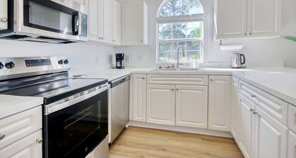 Coastal Fairways Golf Course Condo 5 Min to Beach