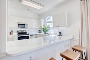 Micro-ondes, four, plaque de cuisson, lave-vaisselle