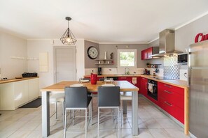 Fridge, microwave, dishwasher, coffee/tea maker