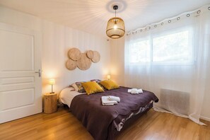 3 bedrooms, internet, bed sheets