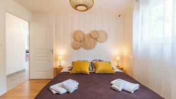 3 slaapkamers, reisbedje, wifi, beddengoed